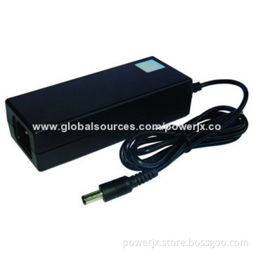 Chinese Manufacturer Universal Laptop Adapter with 120V Voltage, Low-ripple and Interference